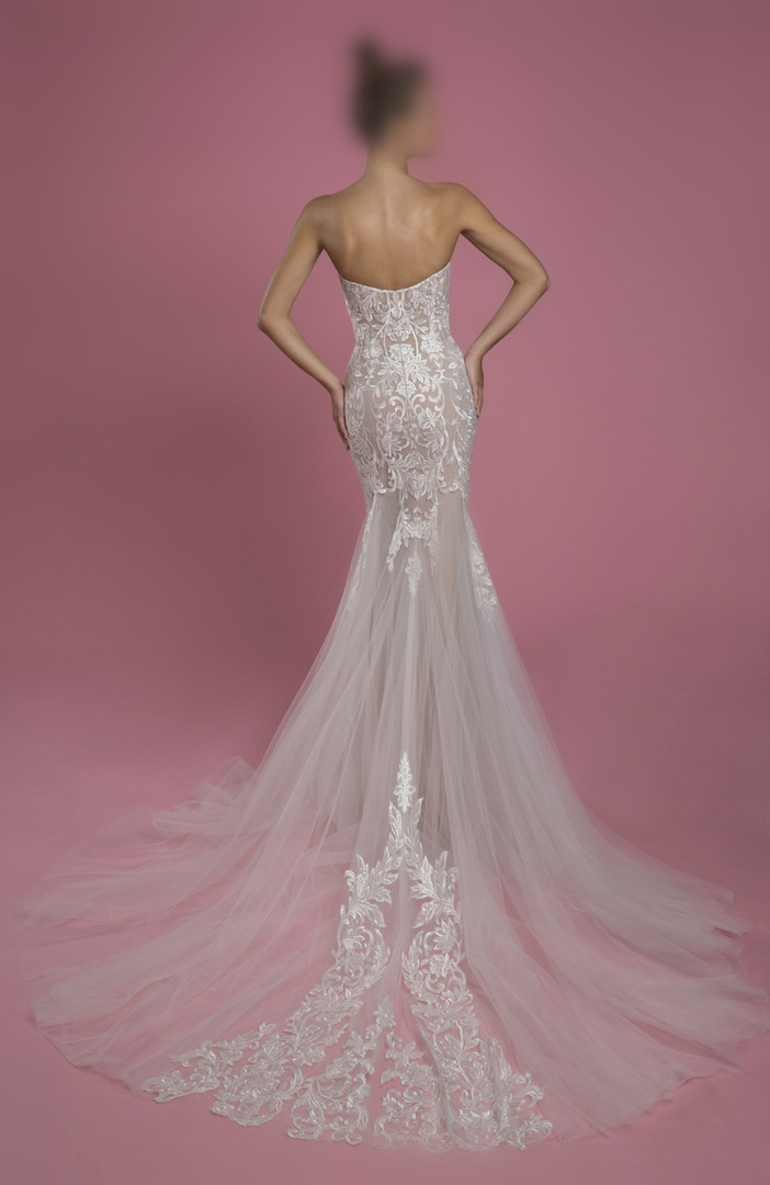 STRAPLESS SWEETHEART NECKLINE MERMAID WEDDING DRESS WITH LACE APPLIQUE AND TULLE SKIRT