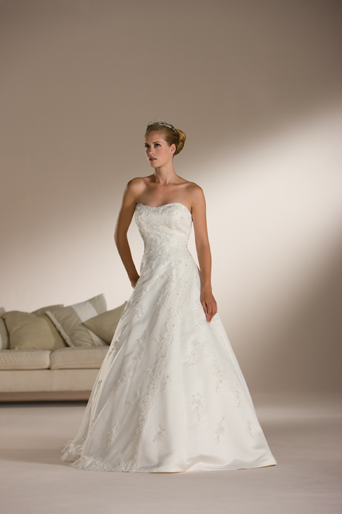 HS Wedding Dresses 570