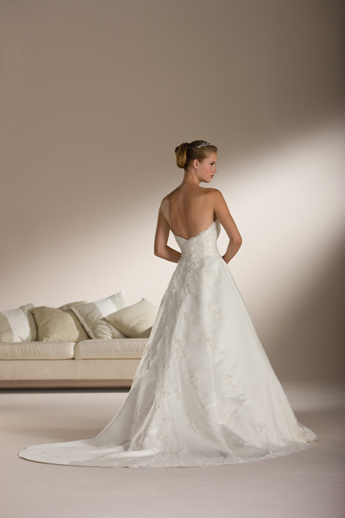 HS Wedding Dresses 570