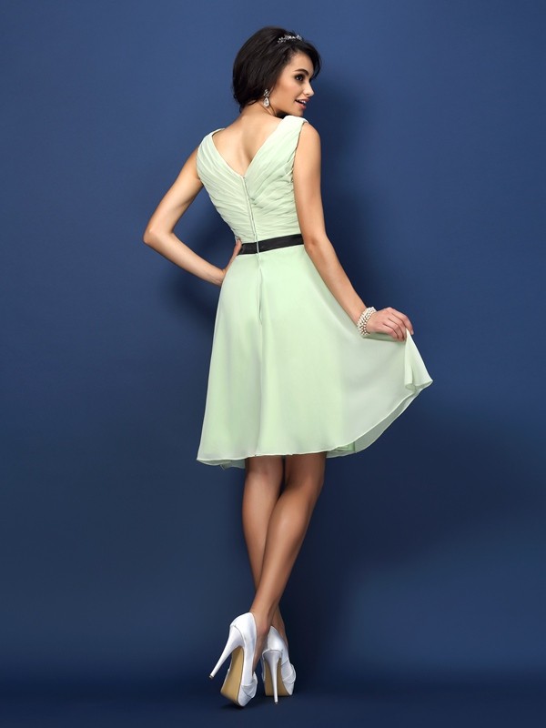 A-Line/Princess Bateau Pleats Sleeveless Short Chiffon Bridesmaid Dresses 2103