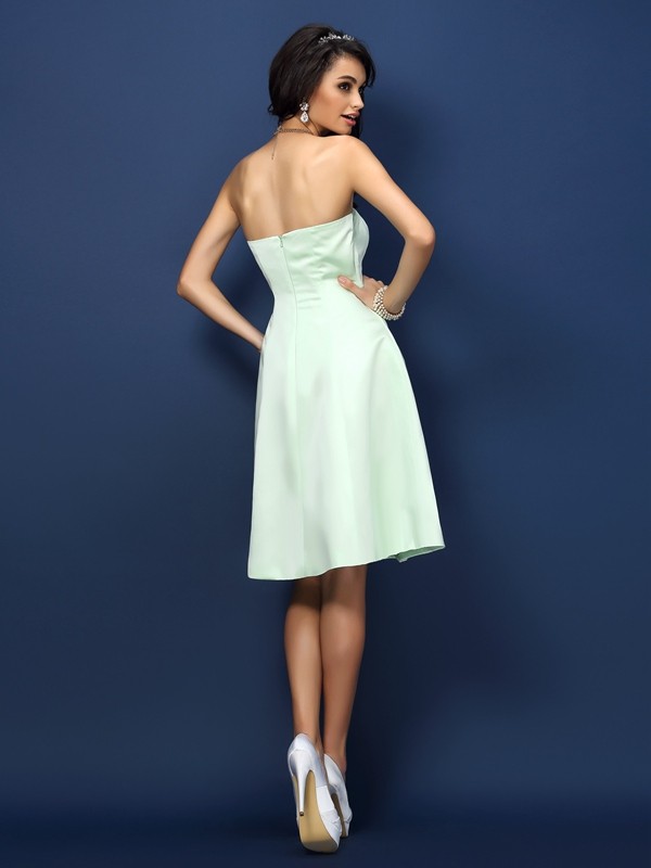 A-Line/Princess Strapless Sleeveless Short Satin Bridesmaid Dresses 2622