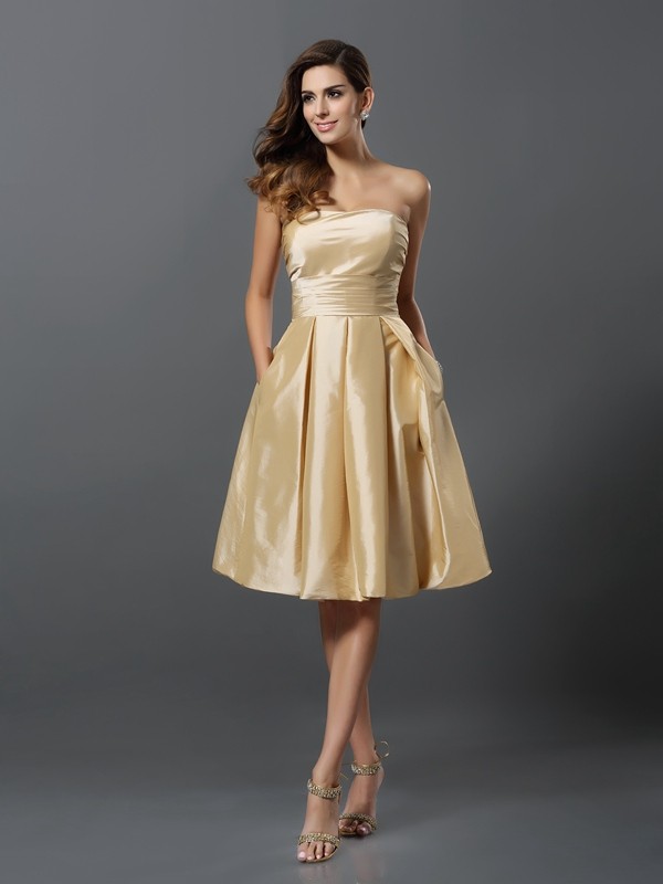 A-Line/Princess Strapless Sleeveless Short Taffeta Bridesmaid Dresses 2624