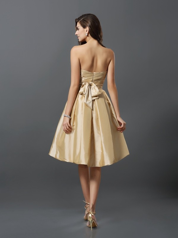 A-Line/Princess Strapless Sleeveless Short Taffeta Bridesmaid Dresses 2624