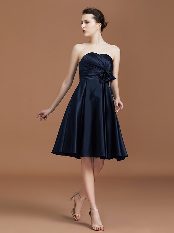 A-Line/Princess Sweetheart Knee-Length Sleeveless Satin Hand-Made Flower Bridesmaid Dresses 2679