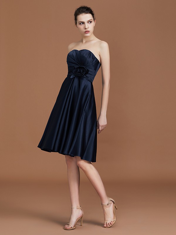 A-Line/Princess Sweetheart Knee-Length Sleeveless Satin Hand-Made Flower Bridesmaid Dresses 2679