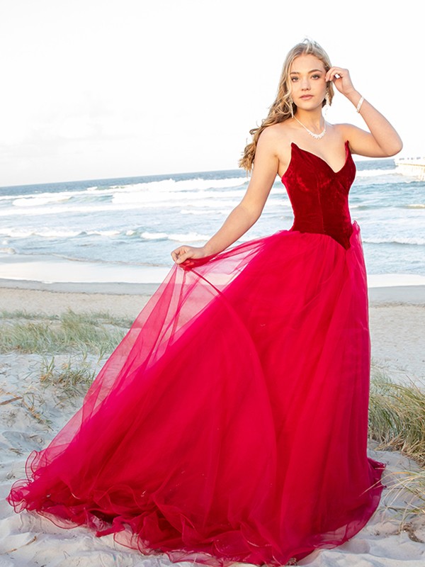 Ball Gown Sweetheart Tulle Sleeveless Court Train Dresses 5781