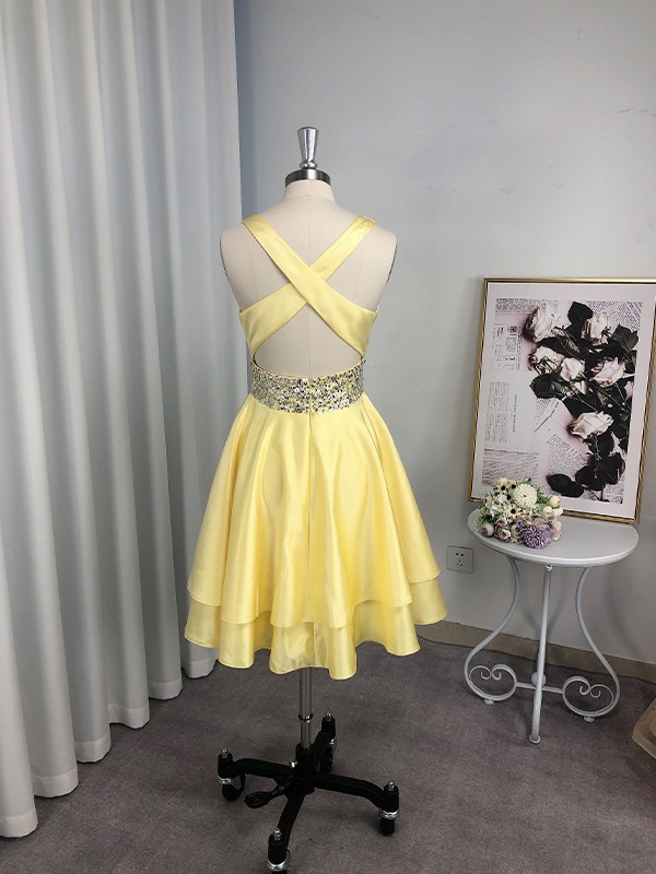 A-Line/Princess Satin Beading Scoop Sleeveless Short/Mini Homecoming Dresses 4077