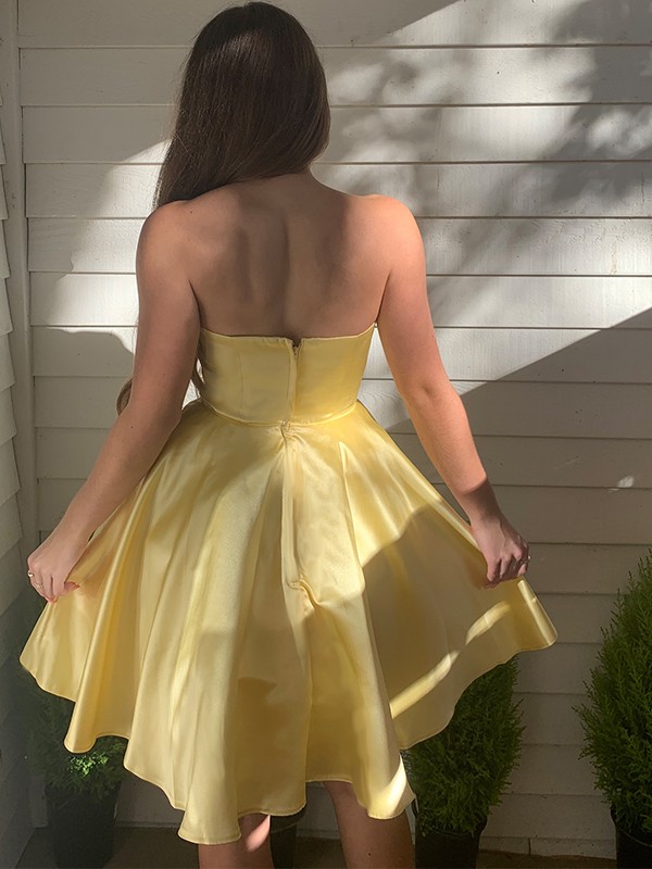 A-Line/Princess Strapless Satin Ruffles Sleeveless Short/Mini Homecoming Dresses 4758