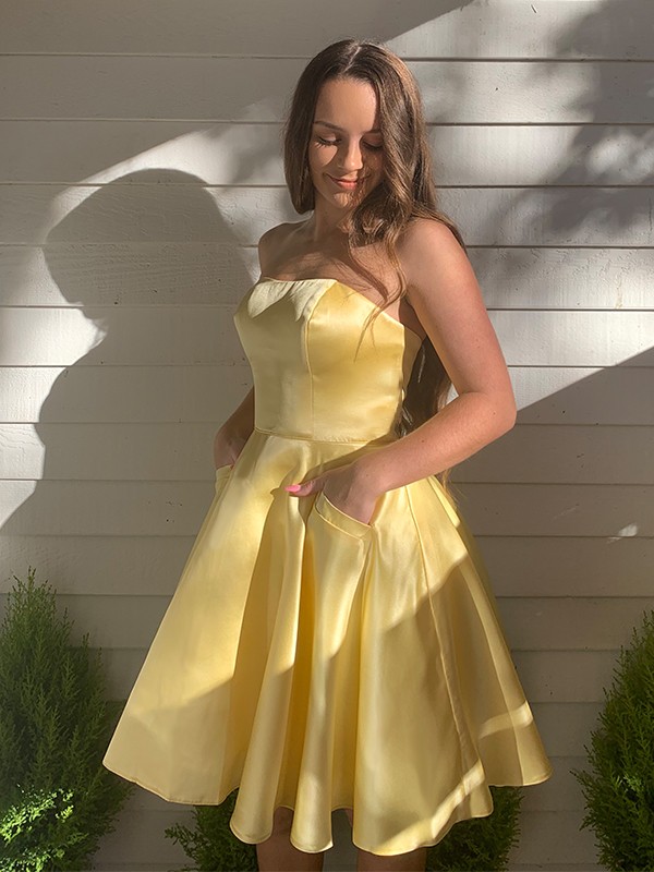 A-Line/Princess Strapless Satin Ruffles Sleeveless Short/Mini Homecoming Dresses 4758