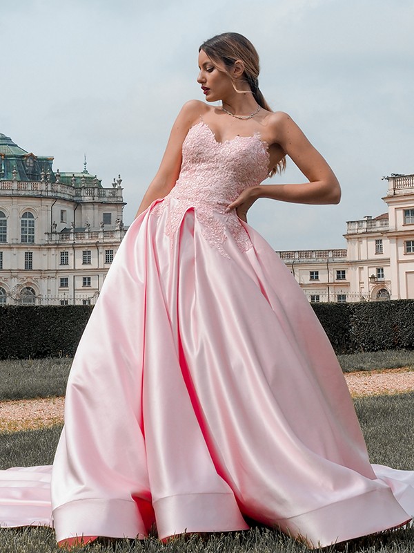 Ball Gown Satin Sweetheart Lace Sleeveless Court Train Dresses 5687