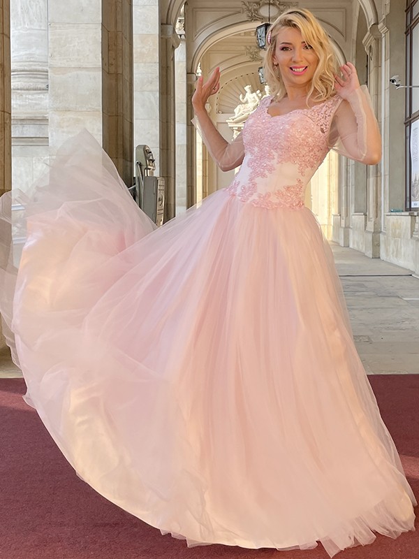 A-Line/Princess Tulle Applique V-neck Long Sleeves Floor-Length Dresses 5205