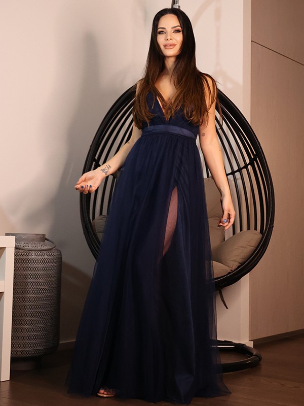 A-Line/Princess Tulle Ruffles V-neck Sleeveless Floor-Length Dresses 5381