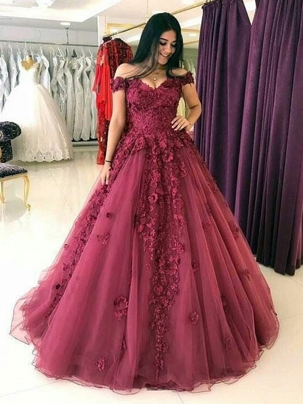 Ball Gown Sleeveless Off-the-Shoulder Sweep/Brush Train Applique Tulle Dresses 5705