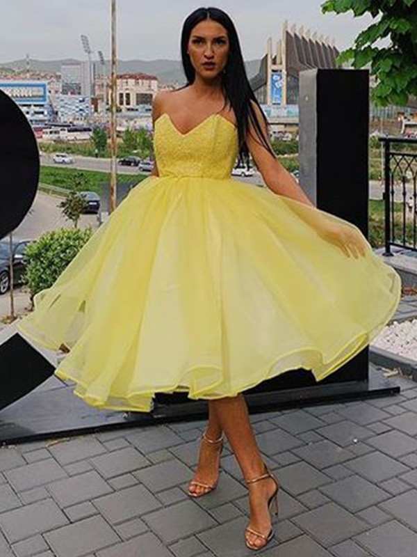 A-Line/Princess Ruffles Organza Sleeveless Sweetheart Knee-Length Homecoming Dresses 3997