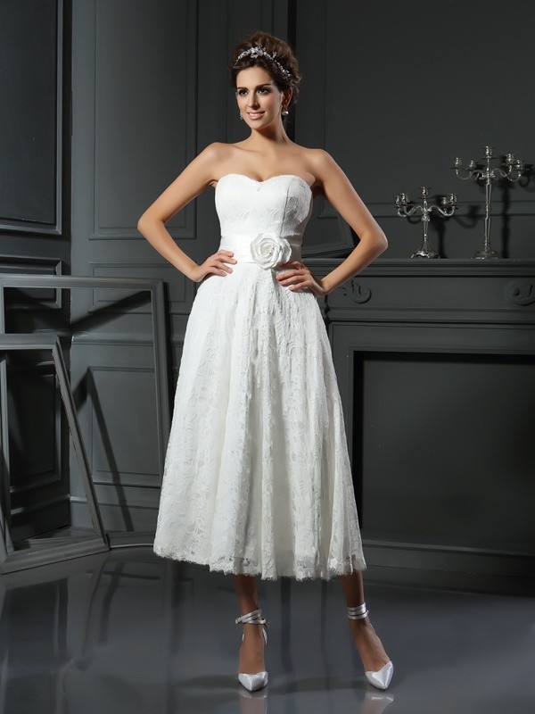 A-Line/Princess Sweetheart Lace Sleeveless Short Lace Wedding Dresses 1842