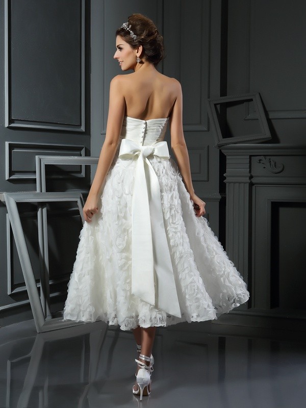 A-Line/Princess Sweetheart Bowknot Sleeveless Short Lace Wedding Dresses 954