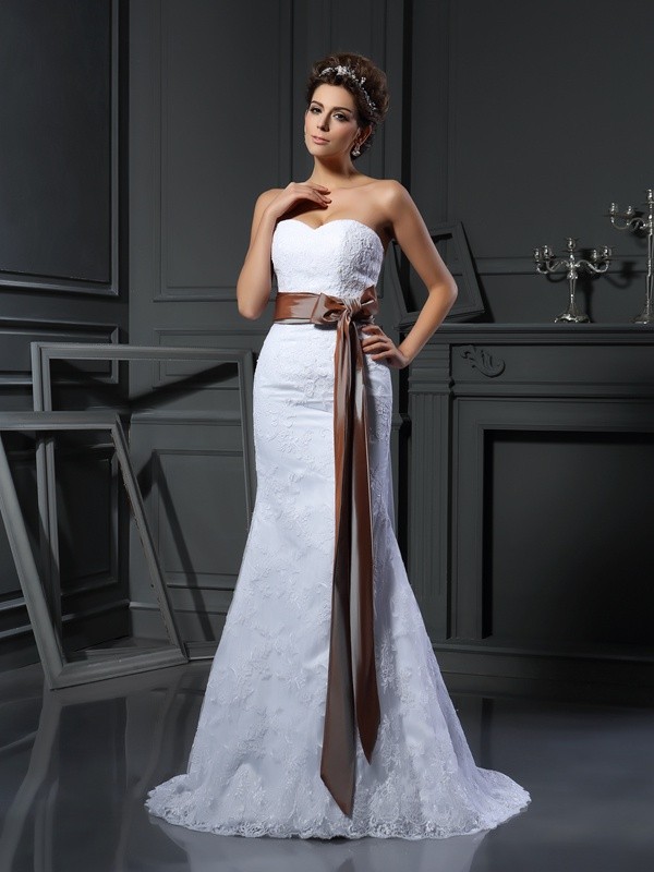 Sheath/Column Sweetheart Applique Sleeveless Long Net Wedding Dresses 1978