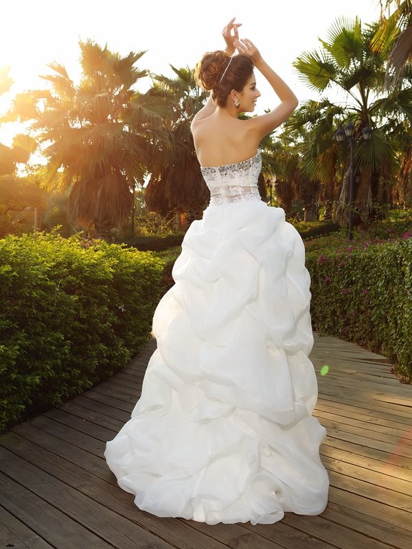 A-Line/Princess Sweetheart Beading Sleeveless High Low Organza Wedding Dresses 951