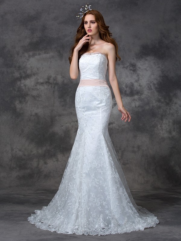 Trumpet/Mermaid Strapless Sash/Ribbon/Belt Sleeveless Long Lace Wedding Dresses 2018