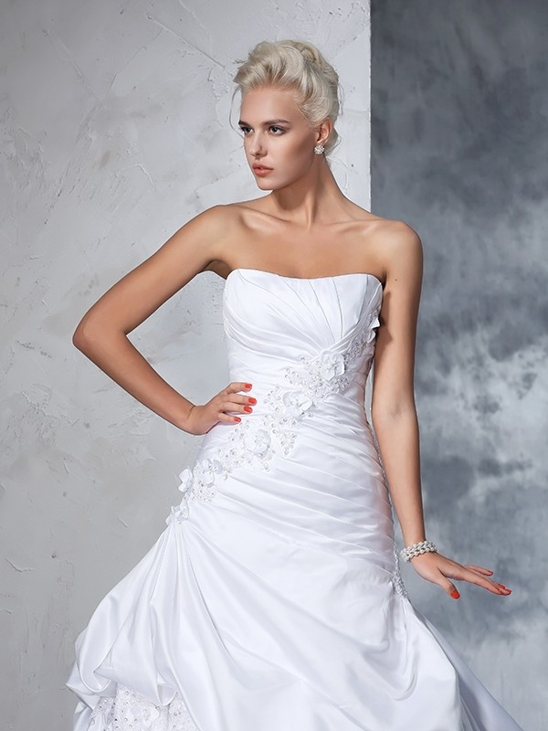 Ball Gown Strapless Applique Sleeveless Long Satin Wedding Dresses 1911