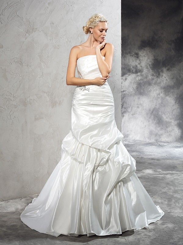 Sheath/Column Strapless Pleats Sleeveless Long Satin Wedding Dresses 2074