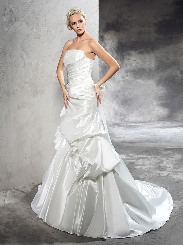 Sheath/Column Strapless Pleats Sleeveless Long Satin Wedding Dresses 2074