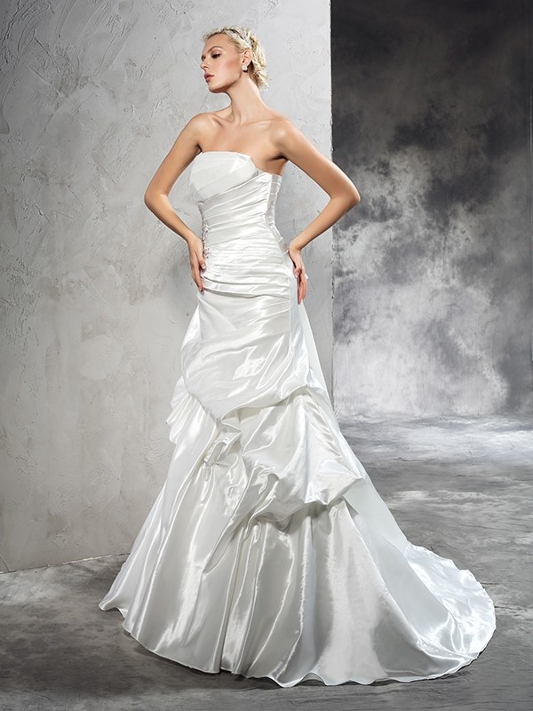 Sheath/Column Strapless Pleats Sleeveless Long Satin Wedding Dresses 2074