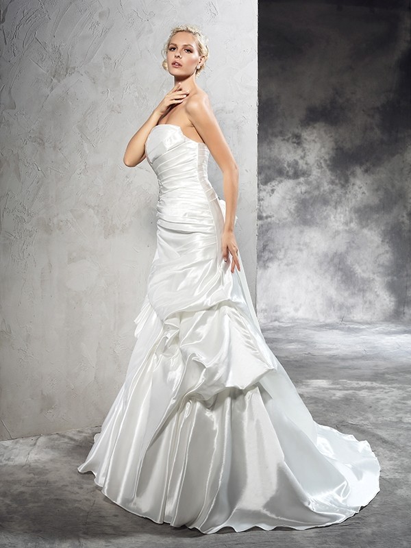 Sheath/Column Strapless Pleats Sleeveless Long Satin Wedding Dresses 2074