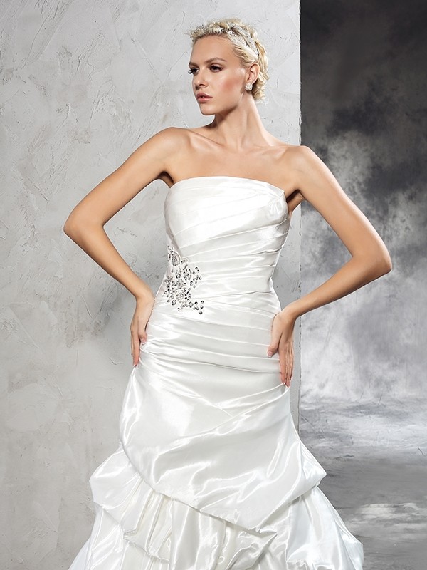 Sheath/Column Strapless Pleats Sleeveless Long Satin Wedding Dresses 2074