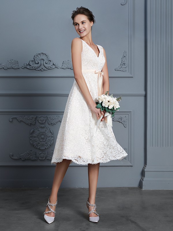 A-Line/Princess V-neck Sleeveless Knee-Length Lace Bowknot Wedding Dresses 1151