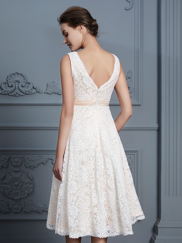 A-Line/Princess V-neck Sleeveless Knee-Length Lace Bowknot Wedding Dresses 1151