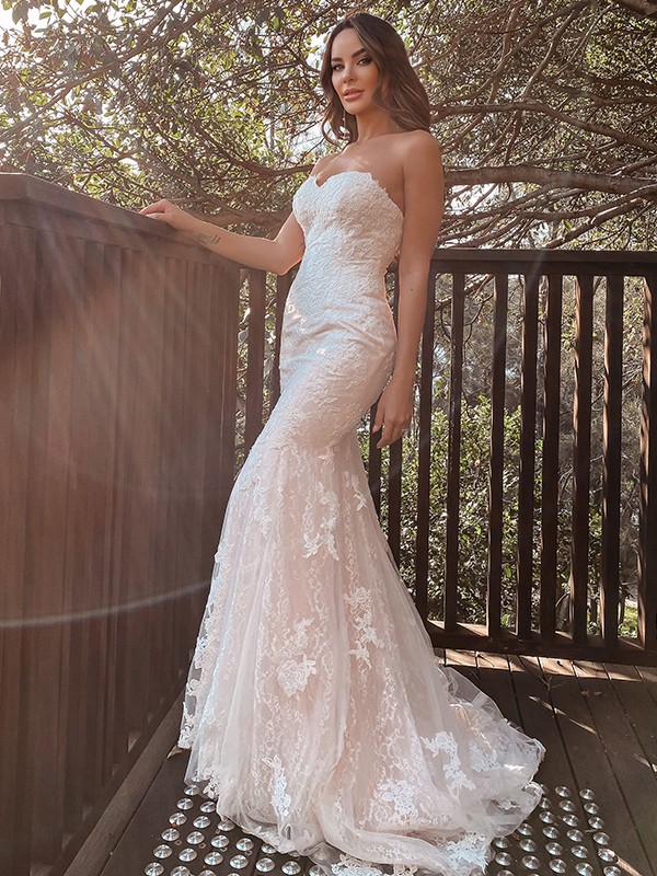 Trumpet/Mermaid Sweetheart Sleeveless Lace Applique Sweep/Brush Train Wedding Dresses 1693