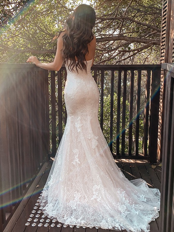 Trumpet/Mermaid Sweetheart Sleeveless Lace Applique Sweep/Brush Train Wedding Dresses 1693