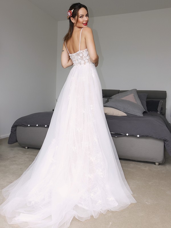 A-Line/Princess Tulle V-neck Sleeveless Applique Sweep/Brush Train Wedding Dresses 1117