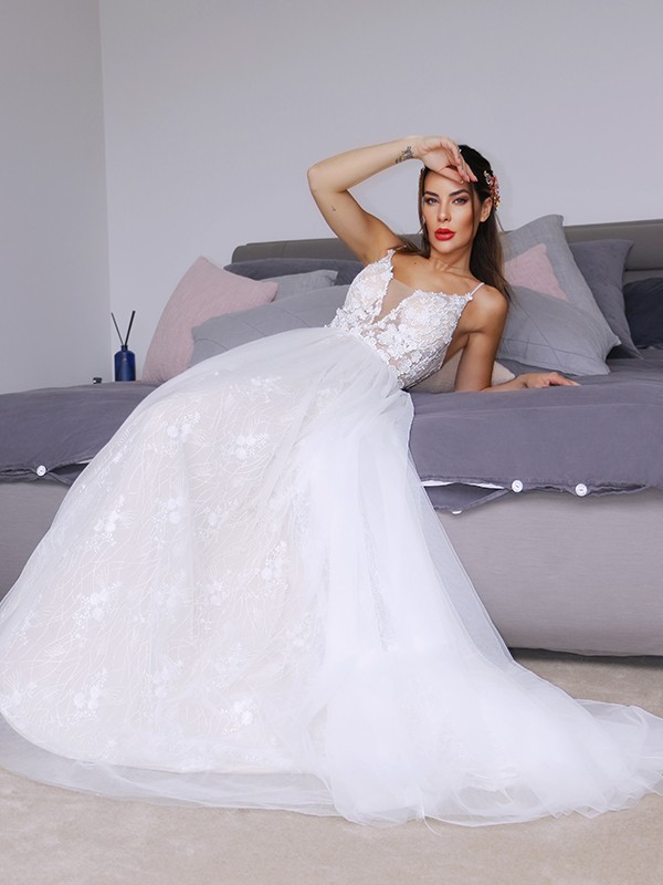 A-Line/Princess Tulle V-neck Sleeveless Applique Sweep/Brush Train Wedding Dresses 1117