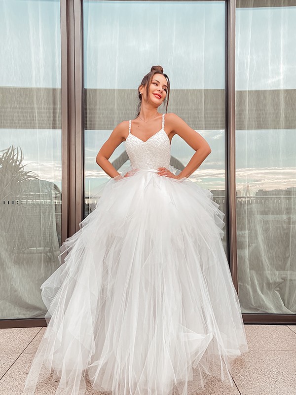 A-Line/Princess Sleeveless V-neck Tulle Ruched Floor-Length Wedding Dresses 919