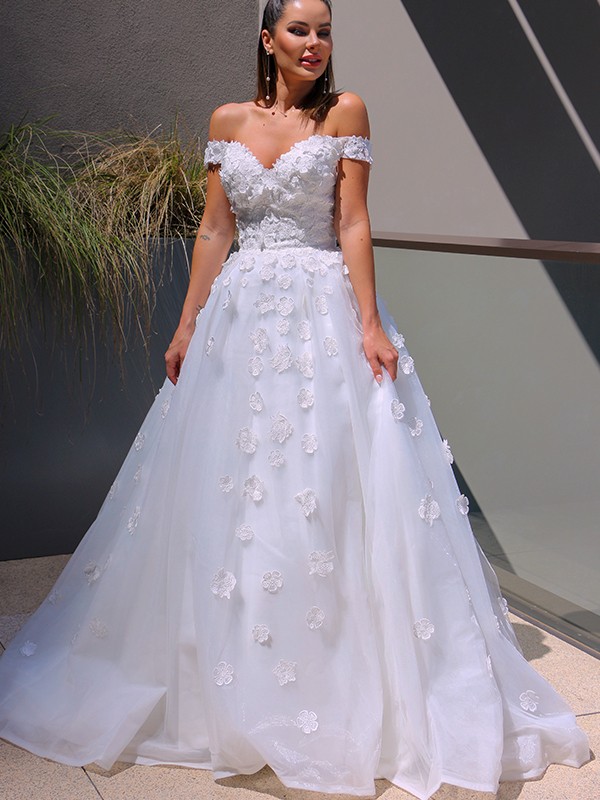 Ball Gown V-neck Tulle Applique Sleeveless Chapel Train Wedding Dresses 1338