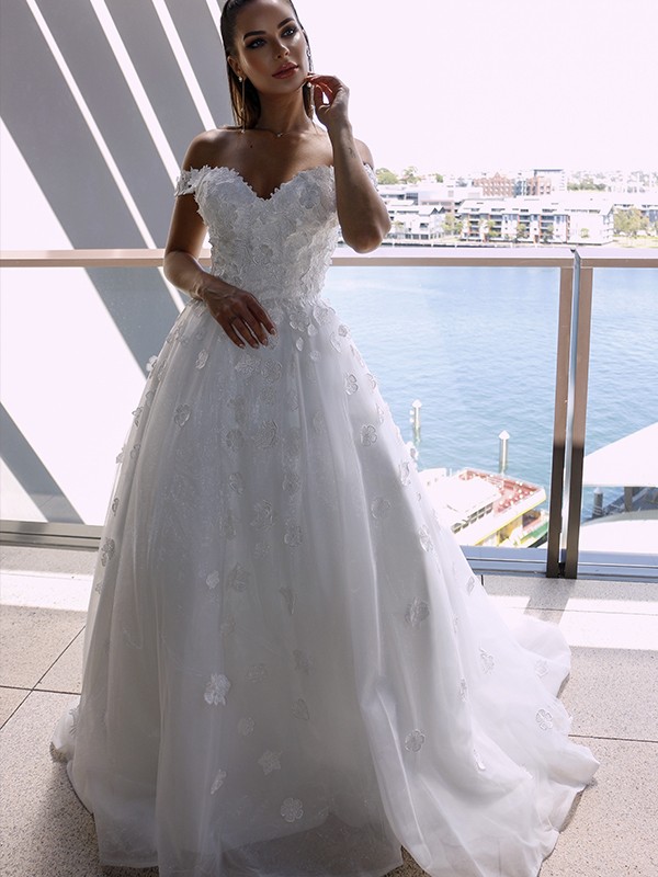 Ball Gown V-neck Tulle Applique Sleeveless Chapel Train Wedding Dresses 1338