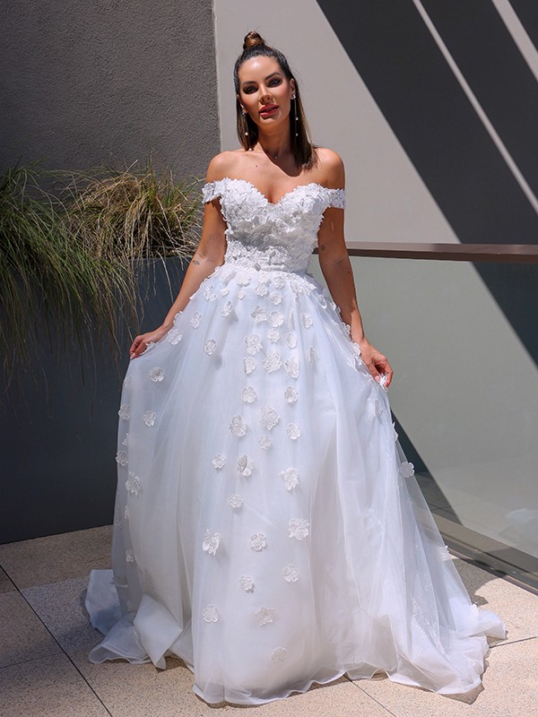 Ball Gown V-neck Tulle Applique Sleeveless Chapel Train Wedding Dresses 1338