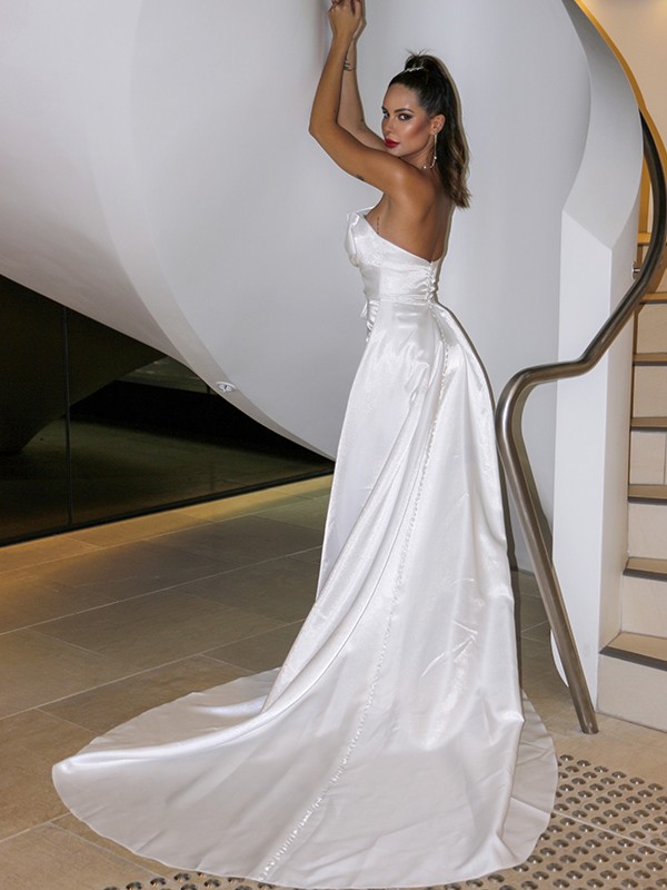 A-Line/Princess Satin Ruched Strapless Sleeveless Court Train Wedding Dresses 818