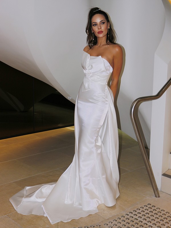 A-Line/Princess Satin Ruched Strapless Sleeveless Court Train Wedding Dresses 818