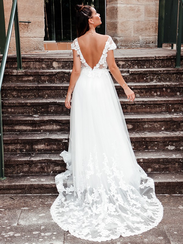 A-Line/Princess Sleeveless Applique V-neck Tulle Sweep/Brush Train Wedding Dresses 892