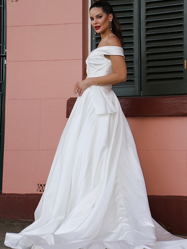 A-Line/Princess Satin Ruched Off-the-Shoulder Sleeveless Court Train Wedding Dresses 811