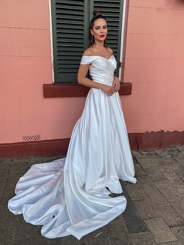 A-Line/Princess Satin Ruched Off-the-Shoulder Sleeveless Court Train Wedding Dresses 811