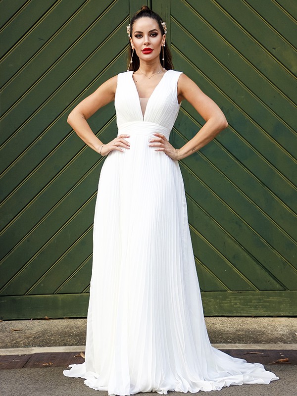 A-Line/Princess Chiffon Ruffles V-neck Sleeveless Sweep/Brush Train Wedding Dresses 675