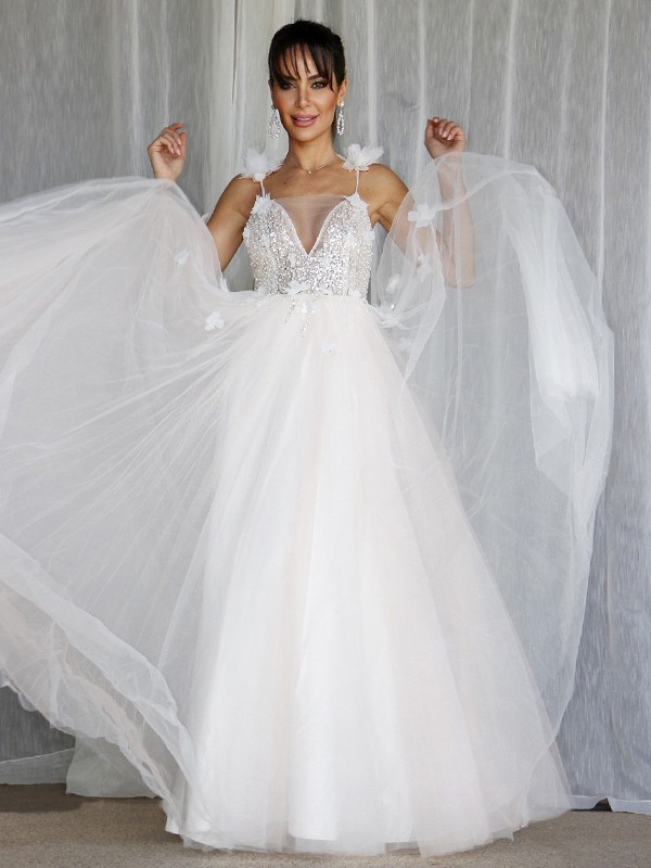 A-Line/Princess V-neck Beading Sleeveless Tulle Floor-Length Wedding Dresses 1128