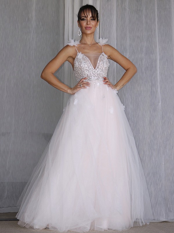 A-Line/Princess V-neck Beading Sleeveless Tulle Floor-Length Wedding Dresses 1128