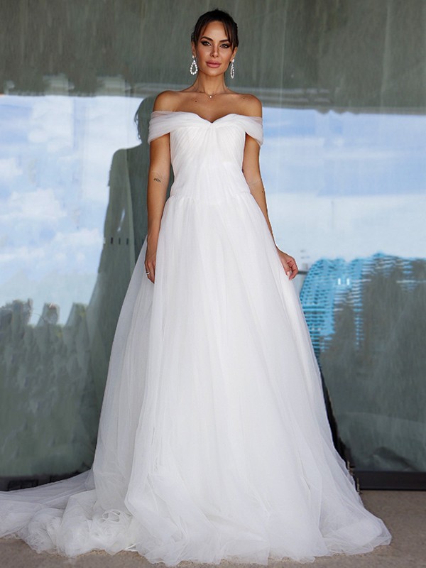 A-Line/Princess Sleeveless Tulle Off-the-Shoulder Ruched Sweep/Brush Train Wedding Dresses 907