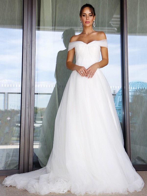 A-Line/Princess Sleeveless Tulle Off-the-Shoulder Ruched Sweep/Brush Train Wedding Dresses 907