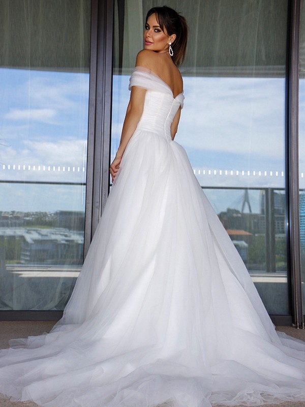 A-Line/Princess Sleeveless Tulle Off-the-Shoulder Ruched Sweep/Brush Train Wedding Dresses 907